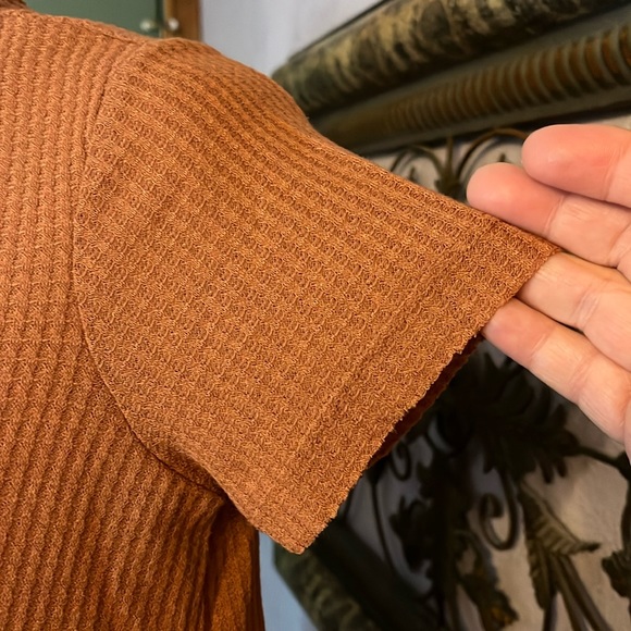 Forever 21 copper color waffle material V-Neck top Sz S - Picture 4 of 9